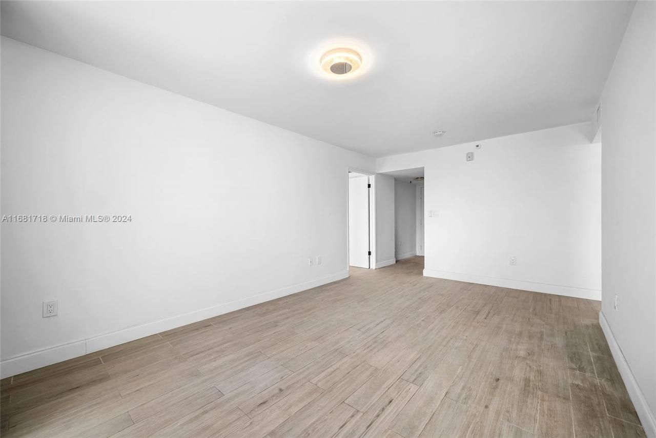 1010 NW 11th St, Unit 507, Miami, FL 33136 Photo