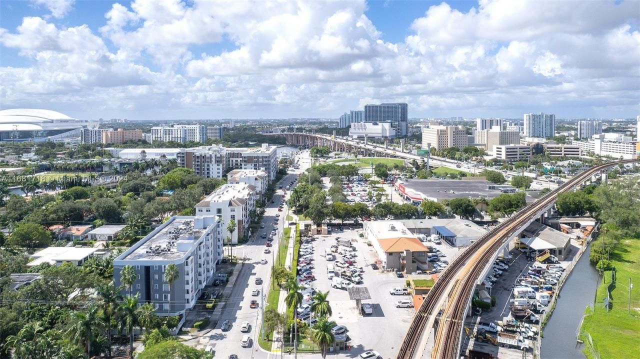 1010 NW 11th St, Unit 507, Miami, FL 33136 Photo