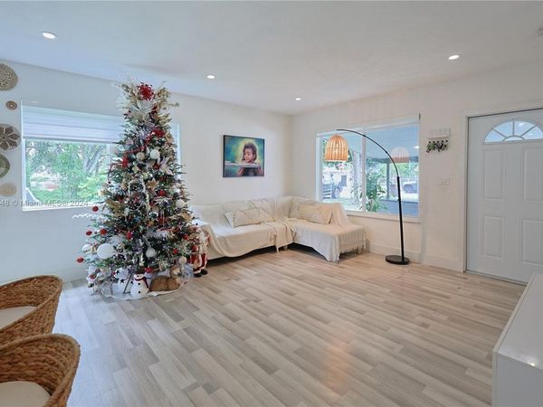 711 W 31st St, Hialeah, FL 33012