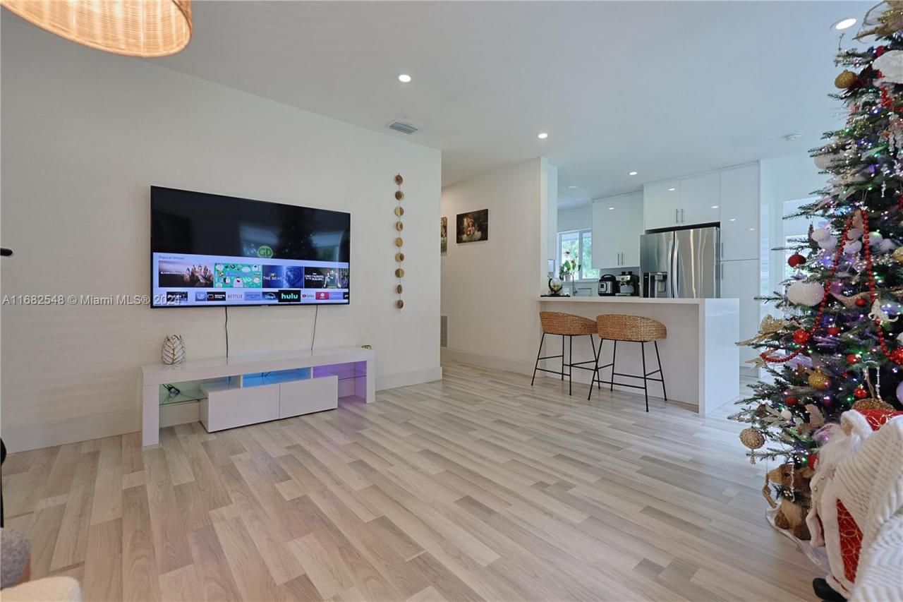 711 W 31st St, Hialeah, FL 33012 Photo