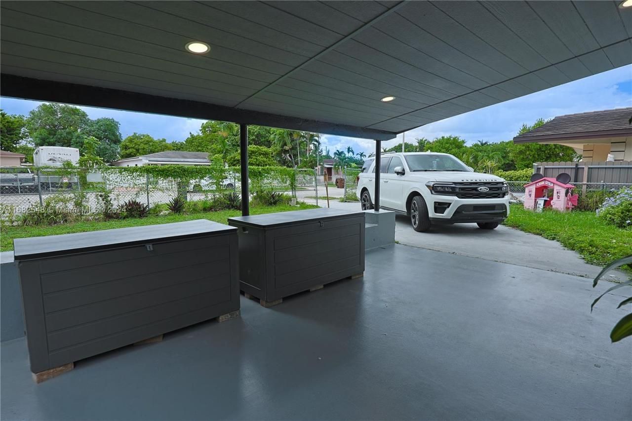 711 W 31st St, Hialeah, FL 33012 Photo