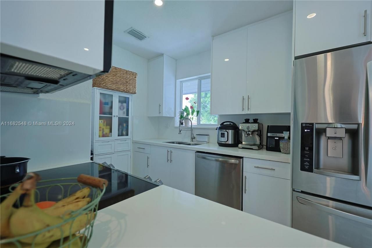 711 W 31st St, Hialeah, FL 33012 Photo