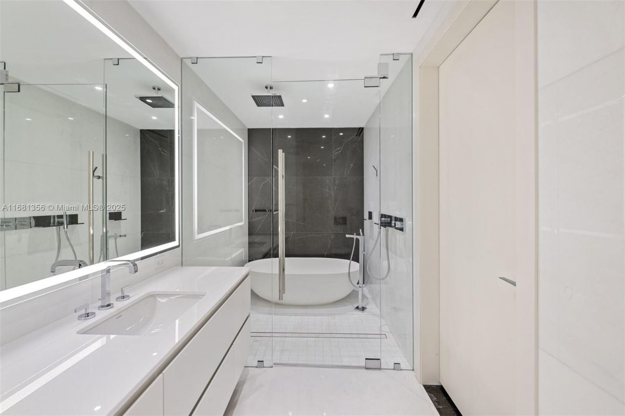 300 Biscayne Blvd Way, Unit 1205C, Miami, FL 33131 Photo