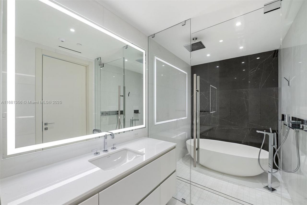 300 Biscayne Blvd Way, Unit 1205C, Miami, FL 33131 Photo