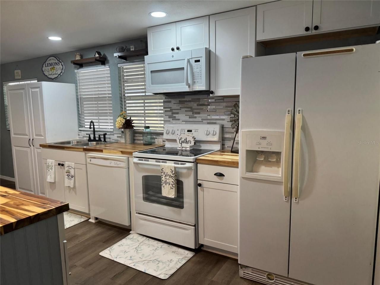 9437 N Singapore Avenue, Dunnellon, FL 34433 Photo