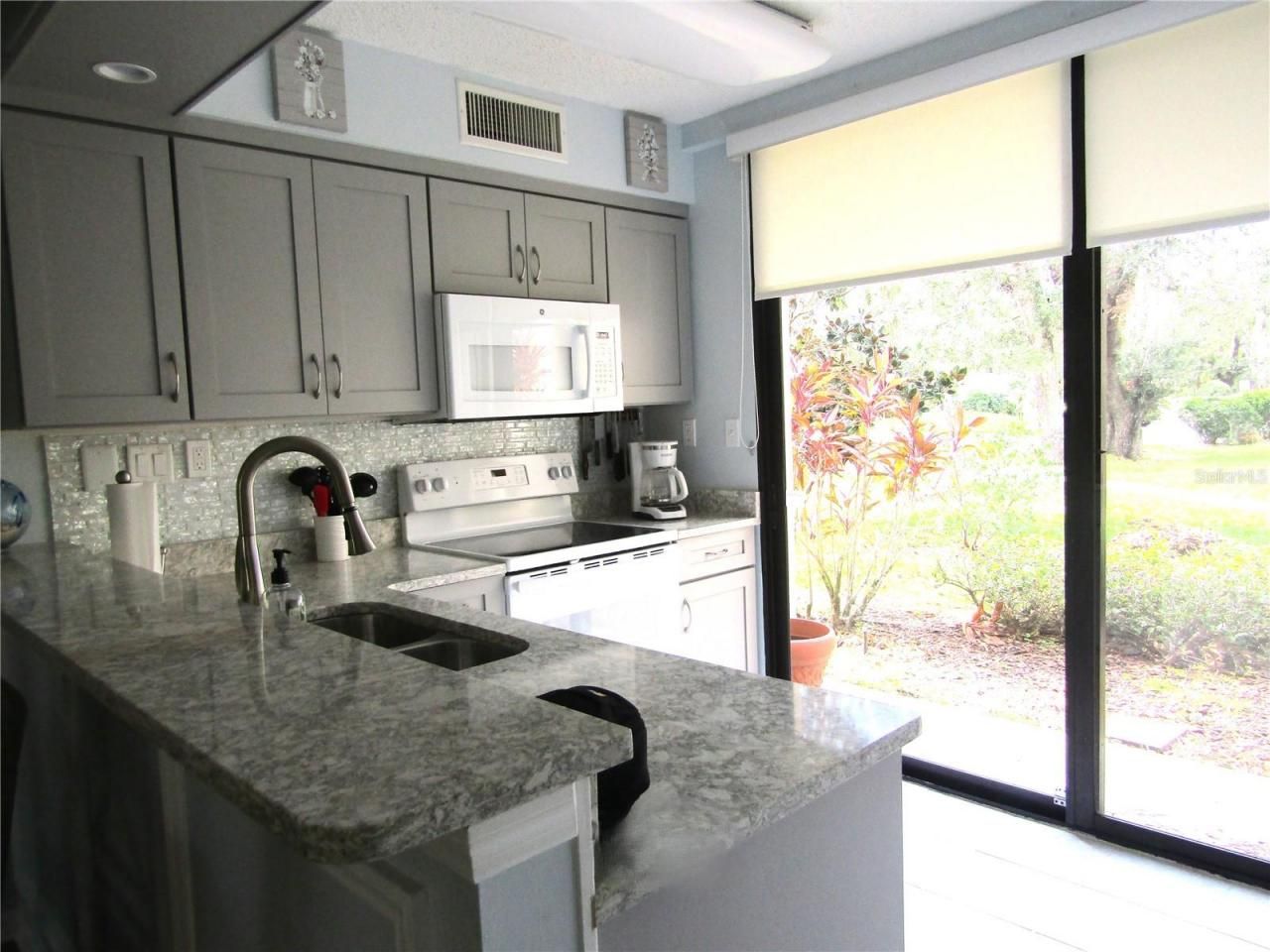 5136 Harpers Croft, Unit 11, Sarasota, FL 34235 Photo