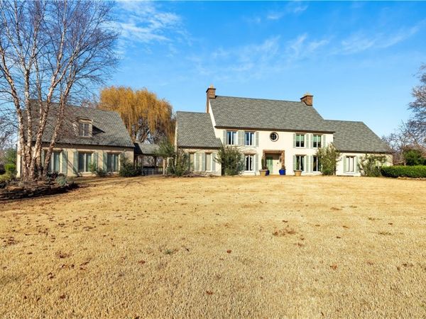 210 Ravenswood Lane, Fayetteville, AR 72701