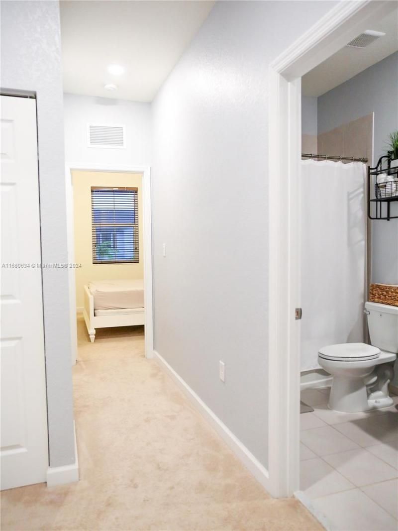 3405 W 106th St, Unit 3405, Hialeah, FL 33018 Photo