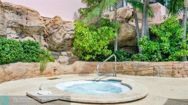 5225 Collins Ave, Unit 1417, Miami Beach, FL 33140 Photo