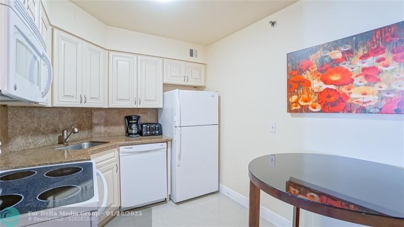 5225 Collins Ave, Unit 1417, Miami Beach, FL 33140 Photo