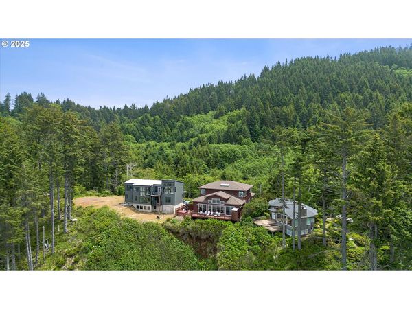 50040 S BEACH RD, Neskowin, OR 97149