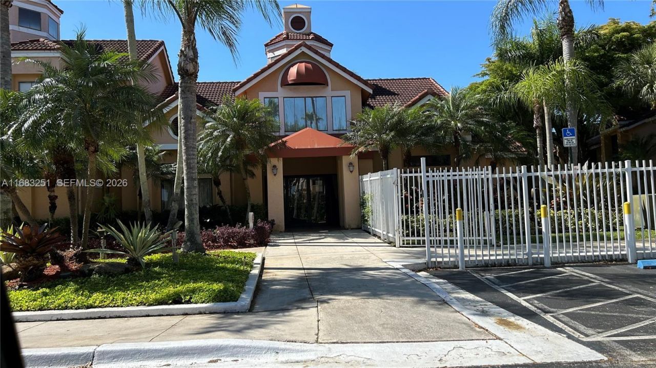 15551 SW 104th Ter, Unit 828, Miami, FL 33196 Photo