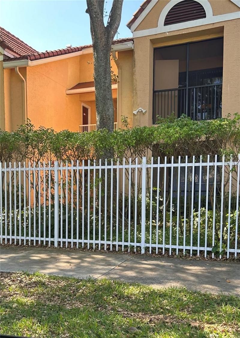 15551 SW 104th Ter, Unit 828, Miami, FL 33196 Photo