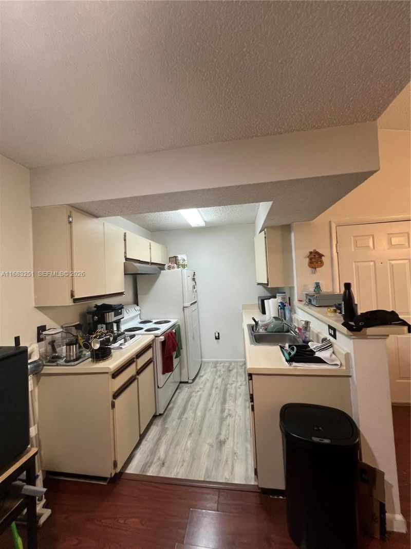 15551 SW 104th Ter, Unit 828, Miami, FL 33196 Photo
