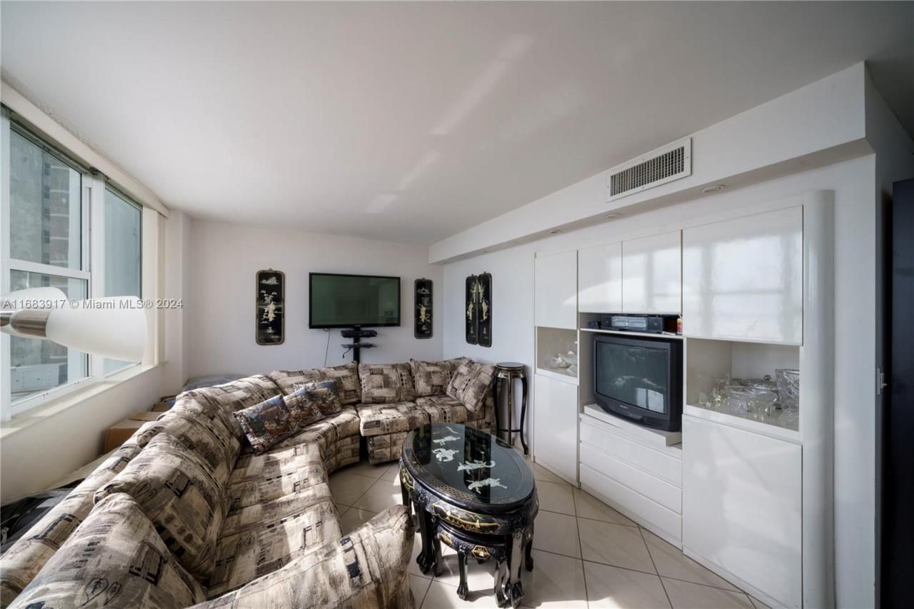 3140 S Ocean Dr, Unit 304, Hallandale Beach, FL 33009 Photo