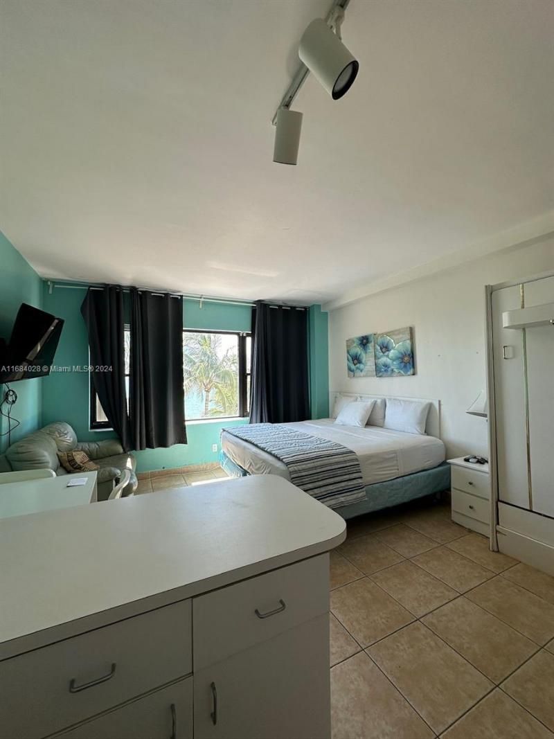 6345 Collins Ave, Unit 535, Miami Beach, FL 33141 Photo