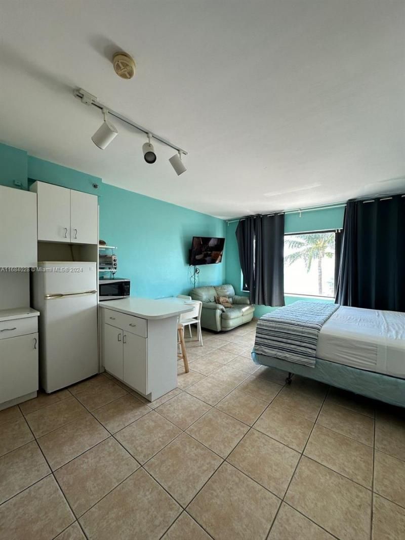 6345 Collins Ave, Unit 535, Miami Beach, FL 33141 Photo