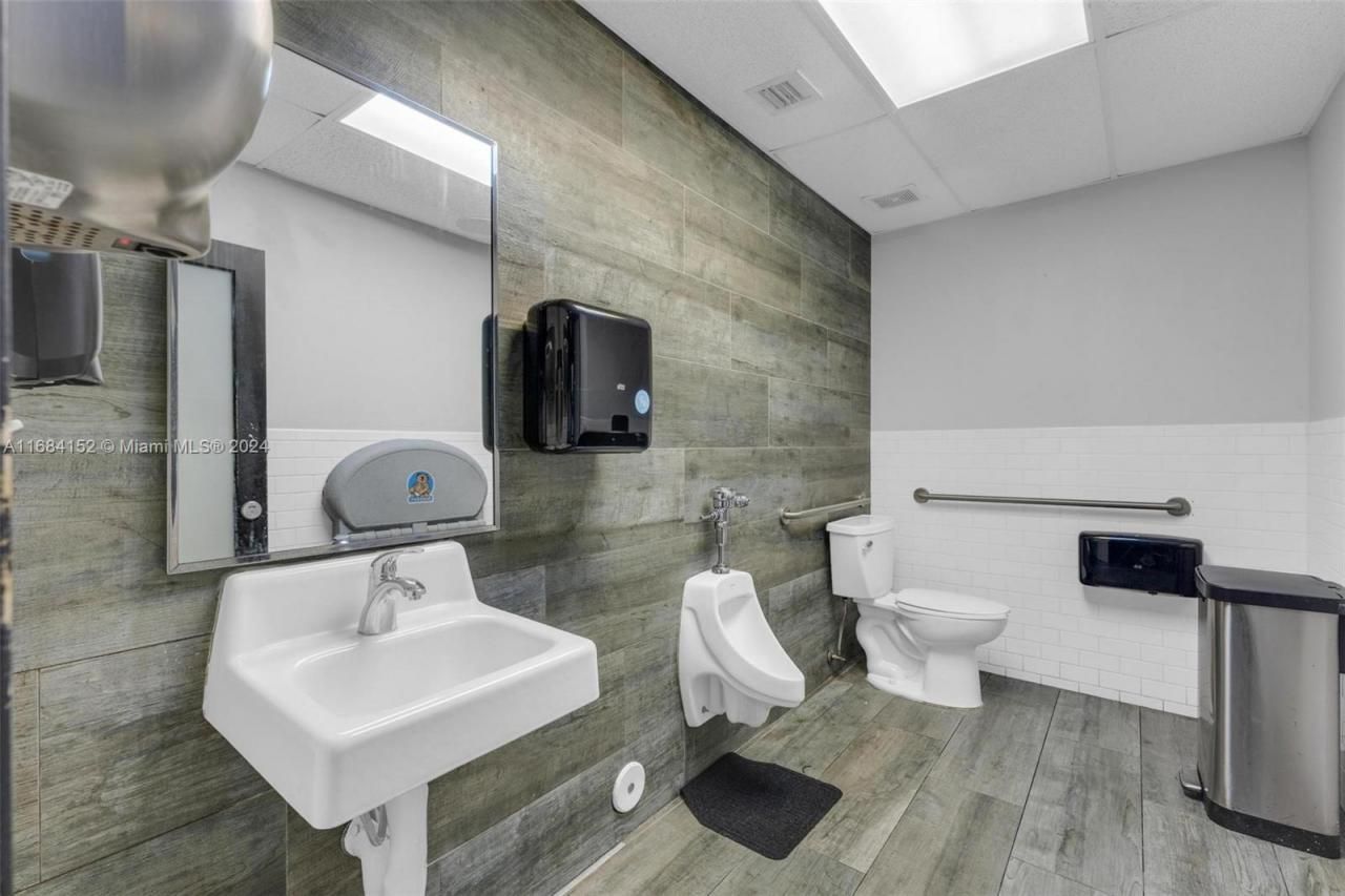 4950 W 12th Ave, Hialeah, FL 33012 Photo