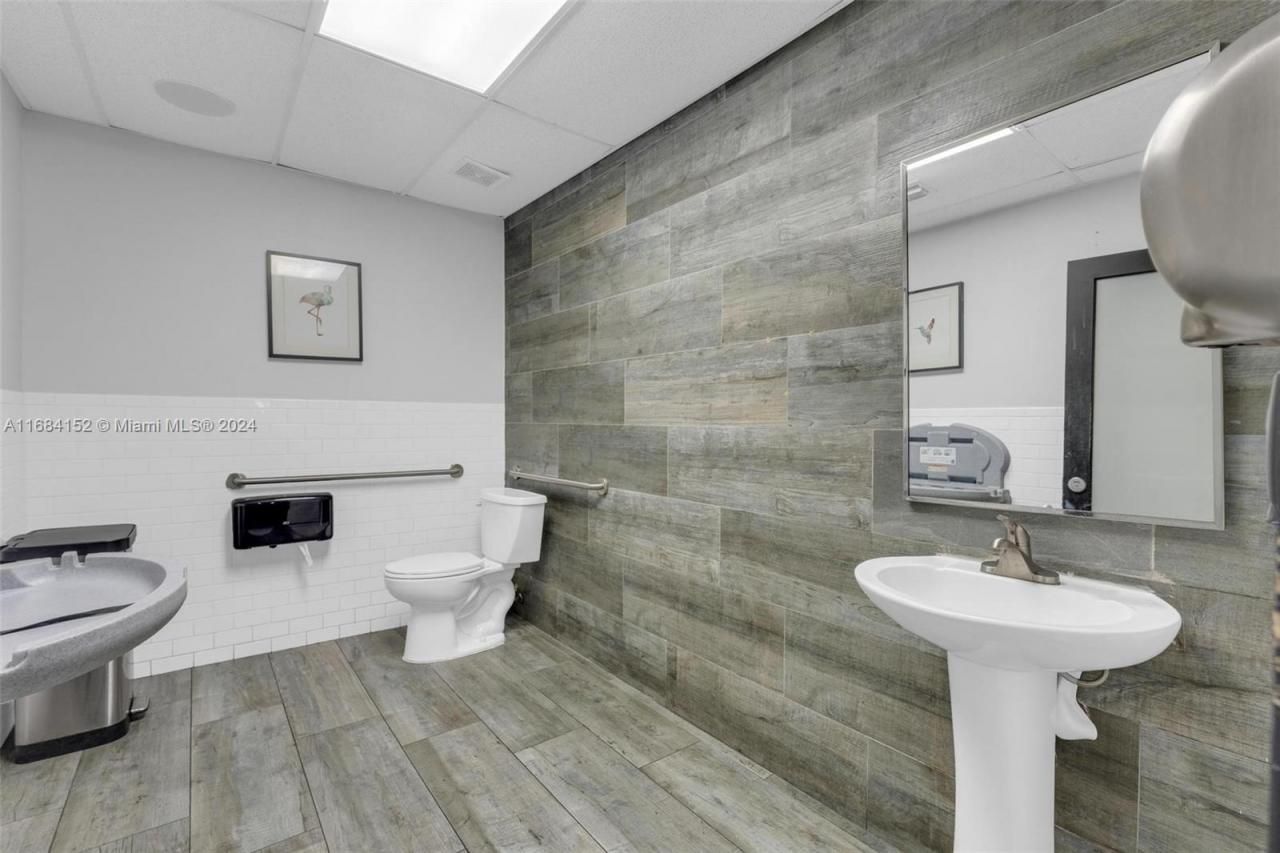 4950 W 12th Ave, Hialeah, FL 33012 Photo