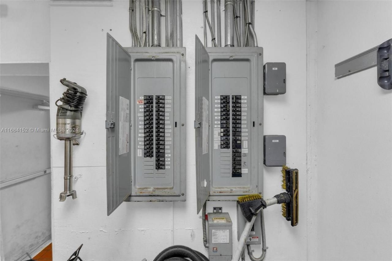 4950 W 12th Ave, Hialeah, FL 33012 Photo