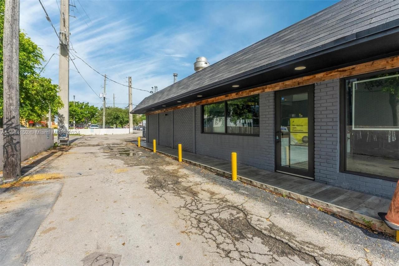 4950 W 12th Ave, Hialeah, FL 33012 Photo