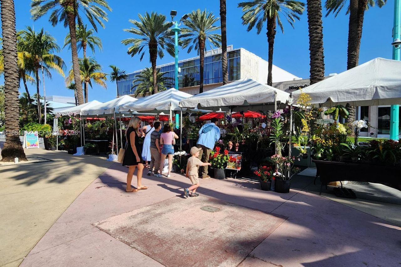 1300 Lincoln Rd, Unit A701, Miami Beach, FL 33139 Photo