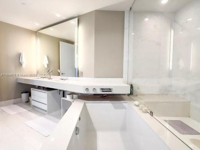 18555 Collins Ave, Unit 5203, Sunny Isles Beach, FL 33160 Photo