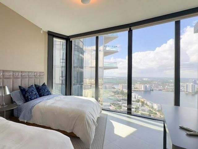 18555 Collins Ave, Unit 5203, Sunny Isles Beach, FL 33160 Photo