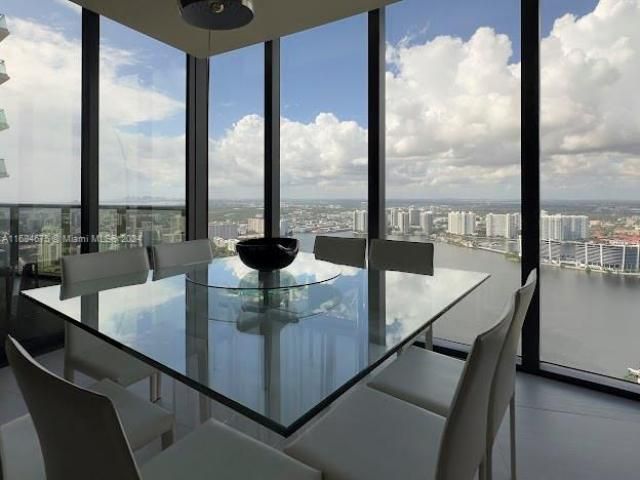 18555 Collins Ave, Unit 5203, Sunny Isles Beach, FL 33160 Photo
