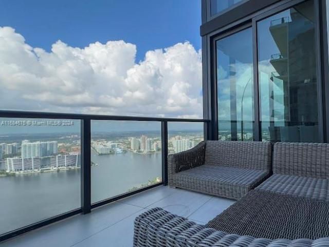 18555 Collins Ave, Unit 5203, Sunny Isles Beach, FL 33160 Photo