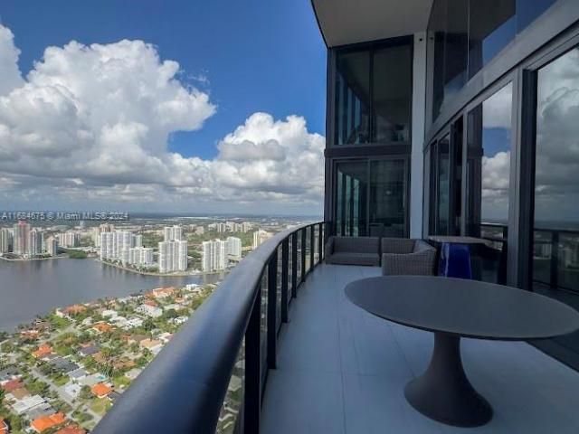 18555 Collins Ave, Unit 5203, Sunny Isles Beach, FL 33160 Photo