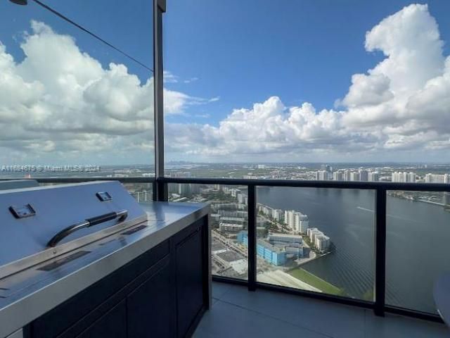 18555 Collins Ave, Unit 5203, Sunny Isles Beach, FL 33160 Photo