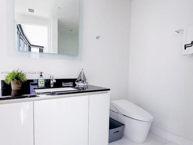 18555 Collins Ave, Unit 5203, Sunny Isles Beach, FL 33160 Photo