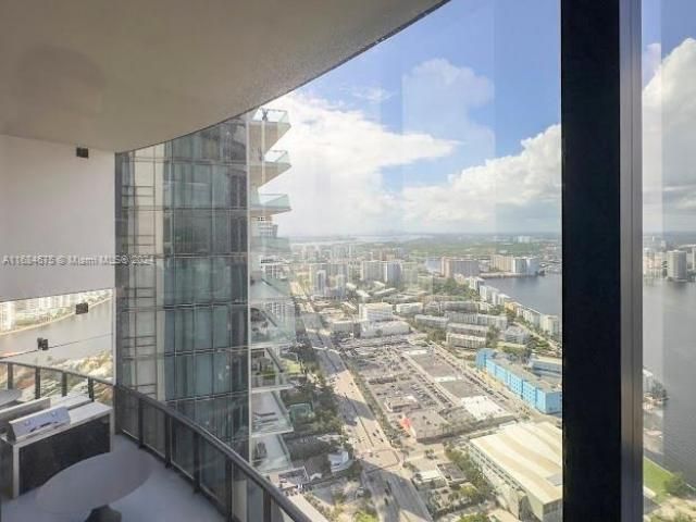 18555 Collins Ave, Unit 5203, Sunny Isles Beach, FL 33160 Photo