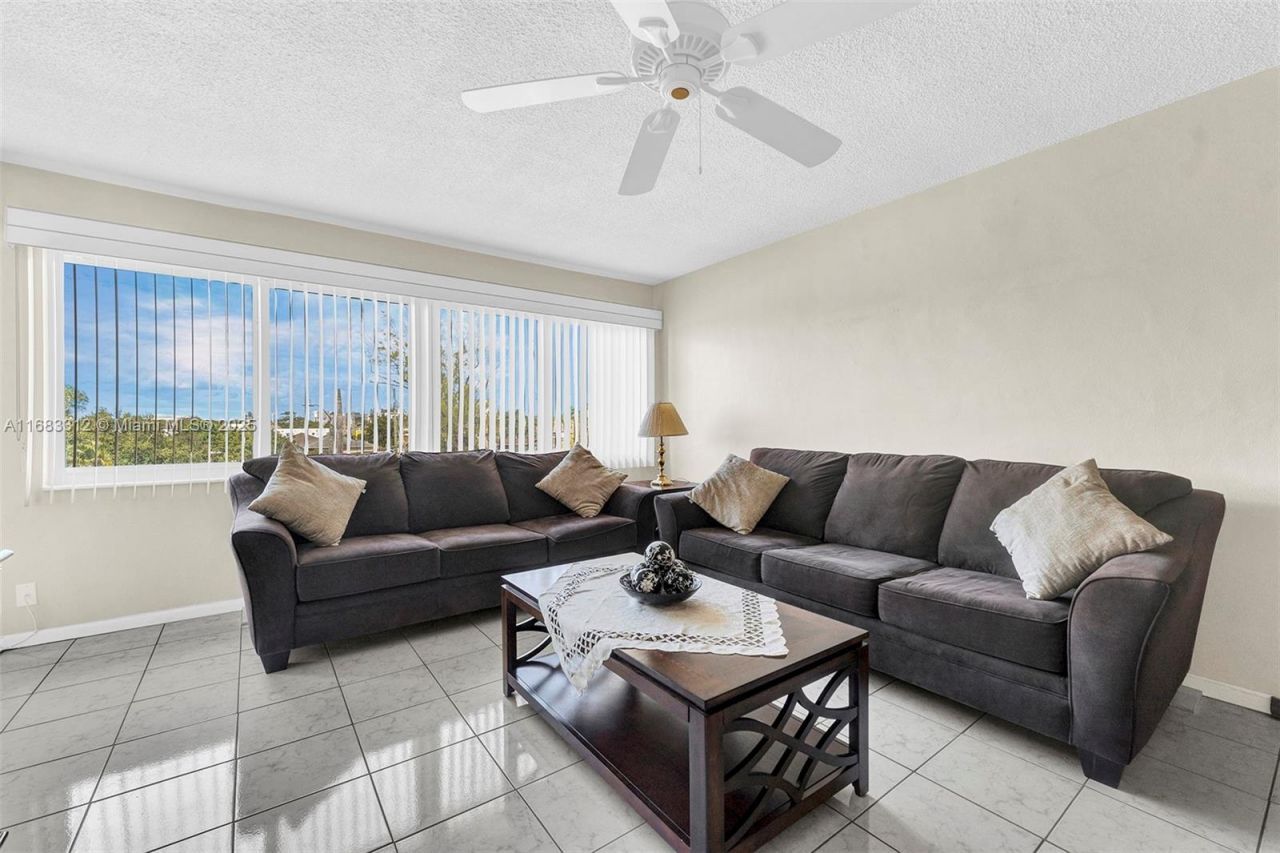 330 SE 2nd St, Unit 303F, Hallandale Beach, FL 33009 Photo
