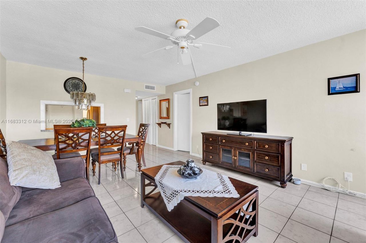 330 SE 2nd St, Unit 303F, Hallandale Beach, FL 33009 Photo