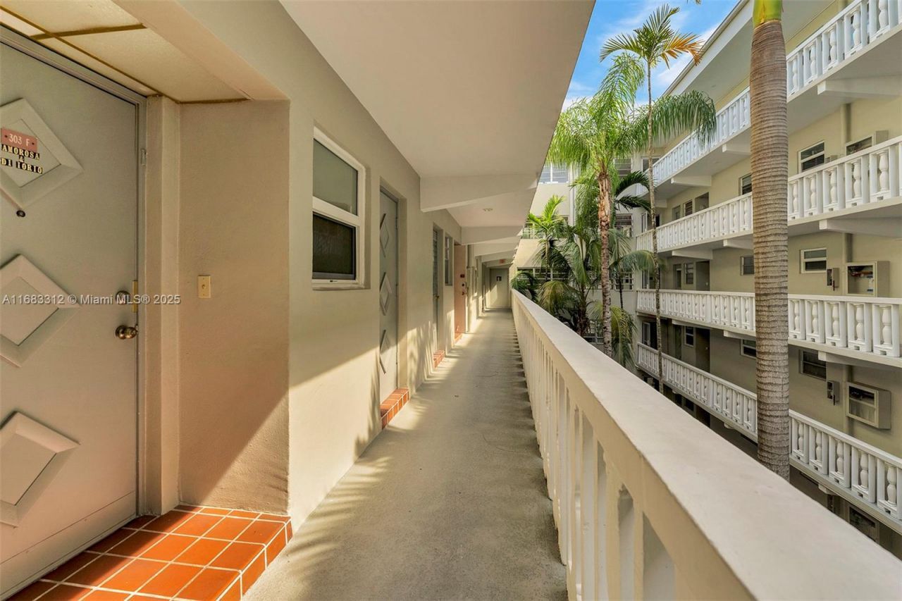 330 SE 2nd St, Unit 303F, Hallandale Beach, FL 33009 Photo