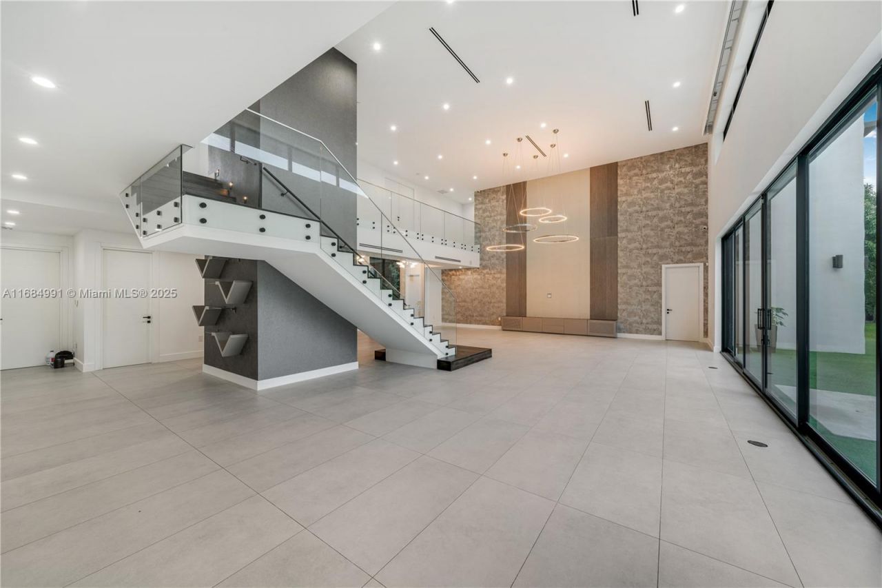 6695 SW 112th St, Pinecrest, FL 33156 Photo