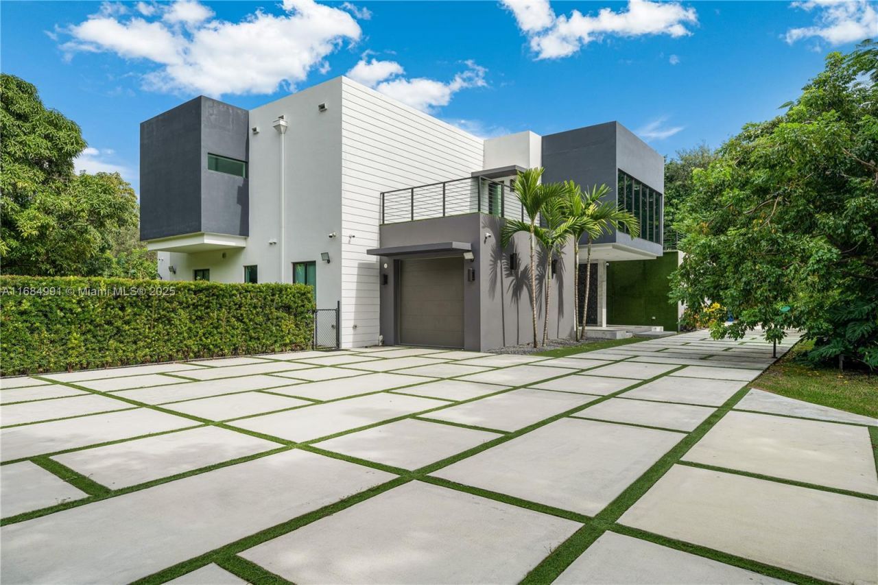 6695 SW 112th St, Pinecrest, FL 33156 Photo