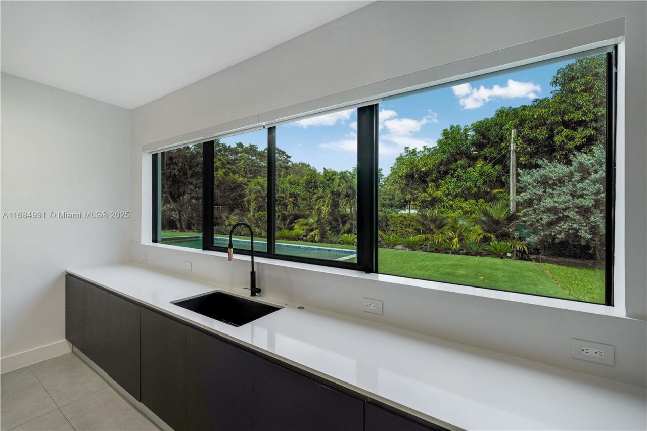 6695 SW 112th St, Pinecrest, FL 33156 Photo