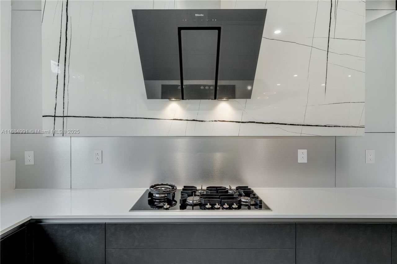 6695 SW 112th St, Pinecrest, FL 33156 Photo