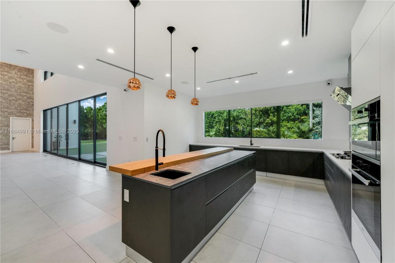 6695 SW 112th St, Pinecrest, FL 33156 Photo