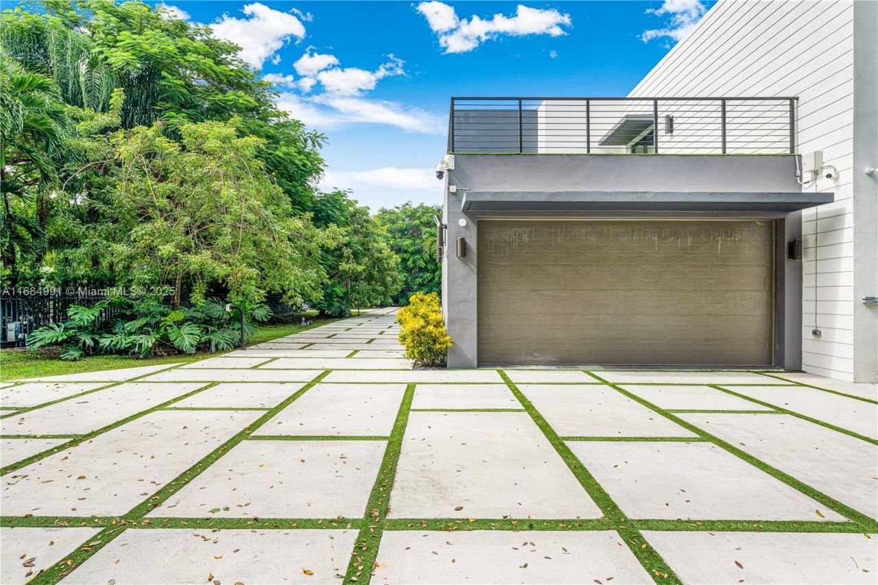 6695 SW 112th St, Pinecrest, FL 33156 Photo