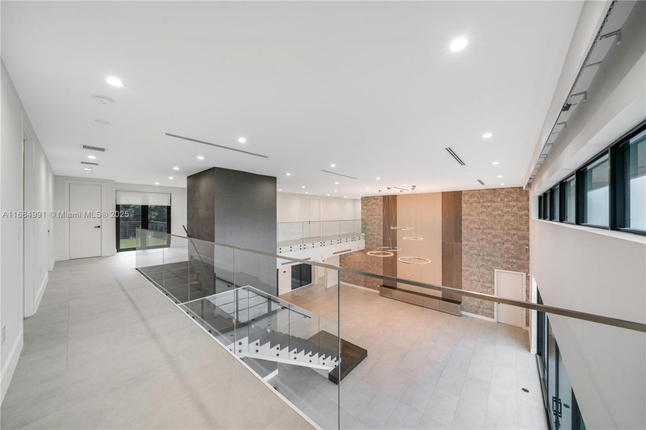 6695 SW 112th St, Pinecrest, FL 33156 Photo