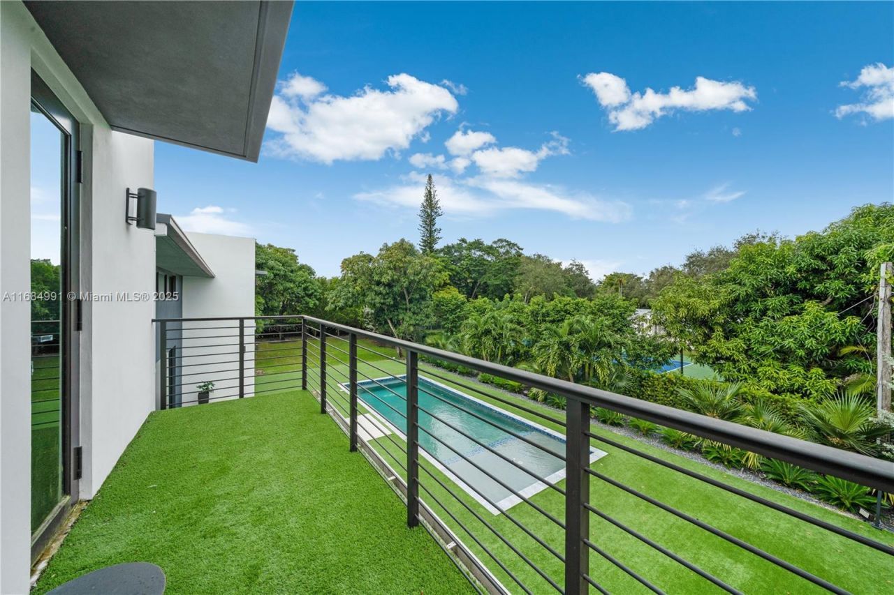 6695 SW 112th St, Pinecrest, FL 33156 Photo