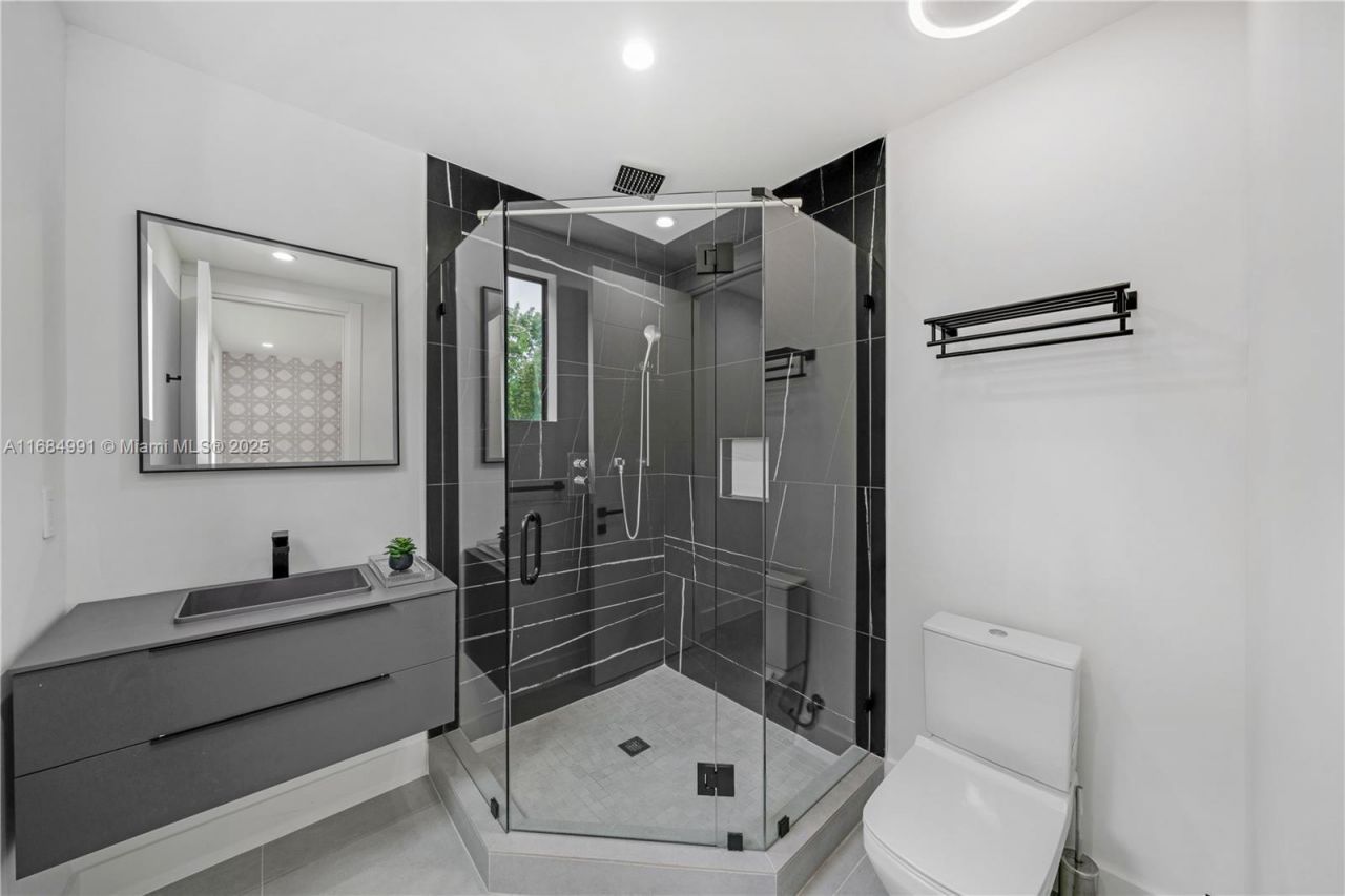 6695 SW 112th St, Pinecrest, FL 33156 Photo