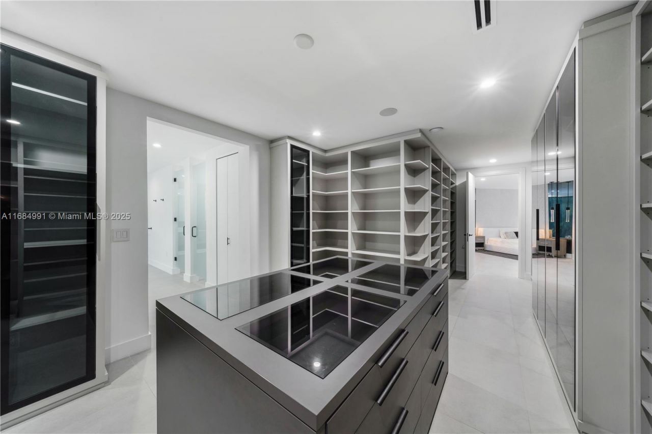 6695 SW 112th St, Pinecrest, FL 33156 Photo