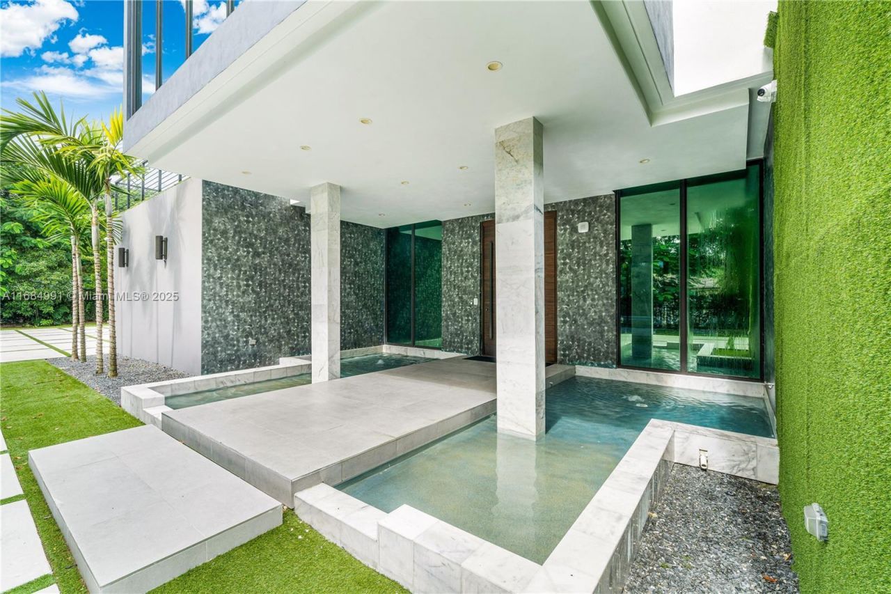 6695 SW 112th St, Pinecrest, FL 33156 Photo