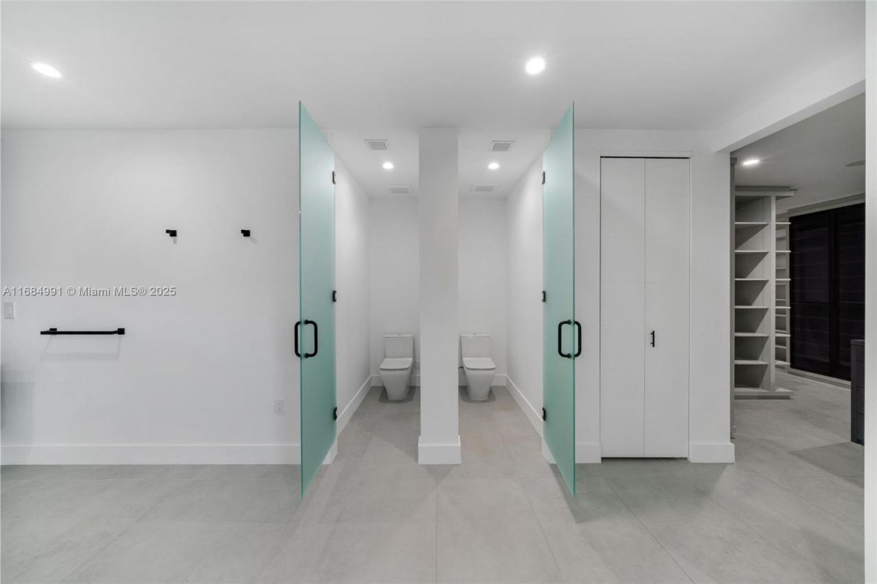 6695 SW 112th St, Pinecrest, FL 33156 Photo