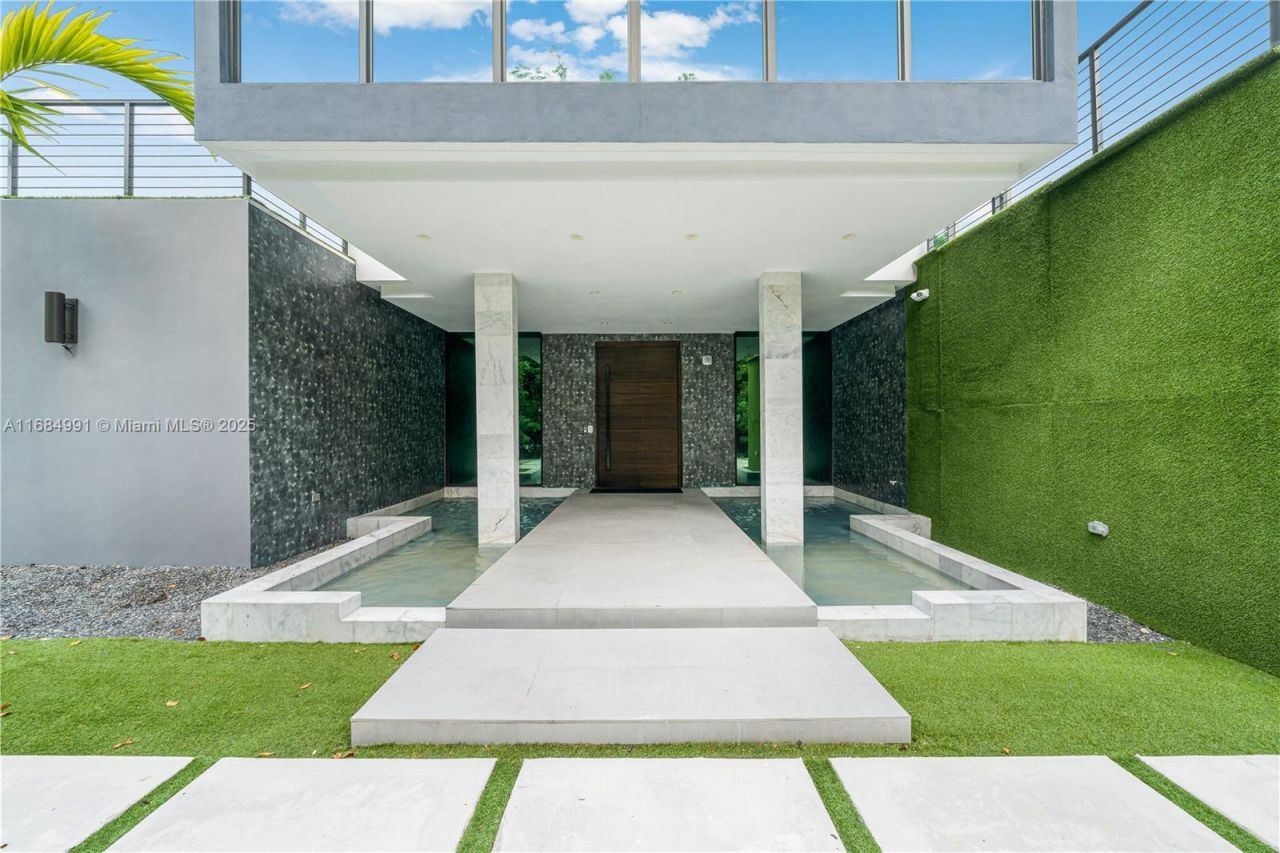 6695 SW 112th St, Pinecrest, FL 33156 Photo